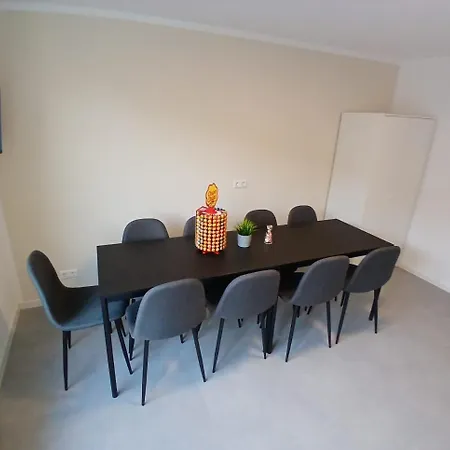 Hostal Hub 13 - Mit Balkon
