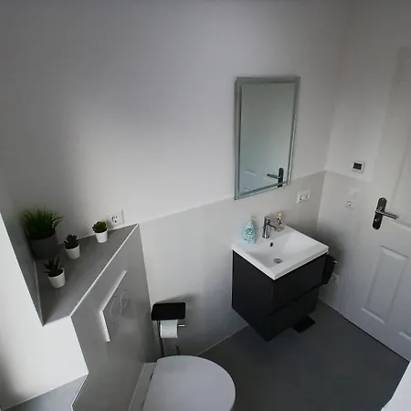 Hostal Hub 13 - Mit Balkon