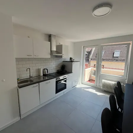 Hub 13 - Mit Balkon Hostal