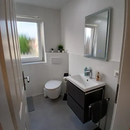 Hub 13 - Mit Balkon Hostal *